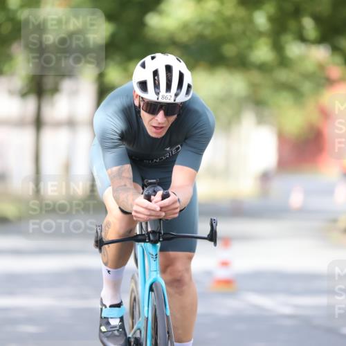 11.08.2024 - GEWOBA Citytriathlon Bremen H.Heesch http://msf.ph/oto/6771813 11.08.2024 11:35:24 Radfahren 817, 862, 934 meine-sportfotos.de