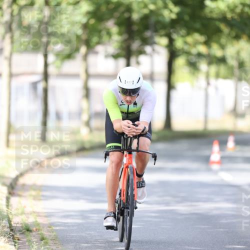 11.08.2024 - GEWOBA Citytriathlon Bremen H.Heesch http://msf.ph/oto/6771901 11.08.2024 11:35:34 Radfahren 817, 862, 934 meine-sportfotos.de