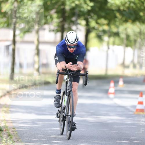 11.08.2024 - GEWOBA Citytriathlon Bremen H.Heesch http://msf.ph/oto/6771982 11.08.2024 11:36:20 Radfahren 762, 818 meine-sportfotos.de