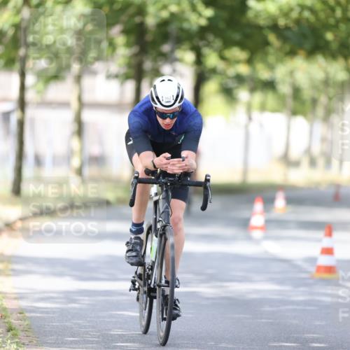 11.08.2024 - GEWOBA Citytriathlon Bremen H.Heesch http://msf.ph/oto/6771984 11.08.2024 11:36:20 Radfahren 762, 818 meine-sportfotos.de