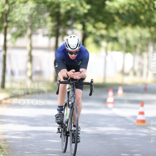 11.08.2024 - GEWOBA Citytriathlon Bremen H.Heesch http://msf.ph/oto/6771987 11.08.2024 11:36:20 Radfahren 762, 818 meine-sportfotos.de