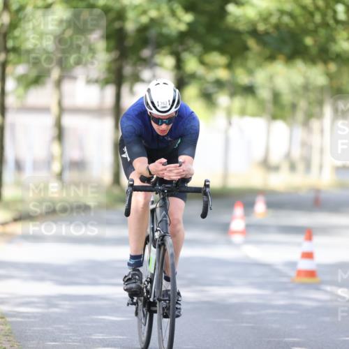 11.08.2024 - GEWOBA Citytriathlon Bremen H.Heesch http://msf.ph/oto/6771990 11.08.2024 11:36:20 Radfahren 762, 818 meine-sportfotos.de