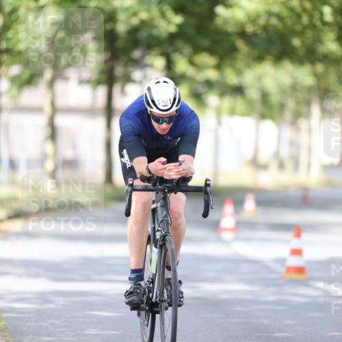 11.08.2024 - GEWOBA Citytriathlon Bremen H.Heesch http://msf.ph/oto/6771993 11.08.2024 11:36:20 Radfahren 762, 818 meine-sportfotos.de