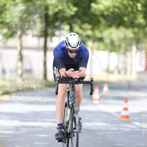 11.08.2024 - GEWOBA Citytriathlon Bremen H.Heesch http://msf.ph/oto/6771996 11.08.2024 11:36:20 Radfahren 762, 818 meine-sportfotos.de