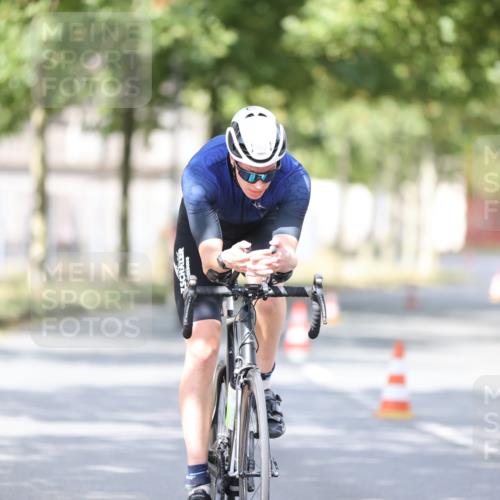 11.08.2024 - GEWOBA Citytriathlon Bremen H.Heesch http://msf.ph/oto/6772003 11.08.2024 11:36:20 Radfahren 762, 818 meine-sportfotos.de