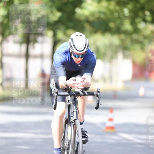 11.08.2024 - GEWOBA Citytriathlon Bremen H.Heesch http://msf.ph/oto/6772009 11.08.2024 11:36:20 Radfahren 762, 818 meine-sportfotos.de