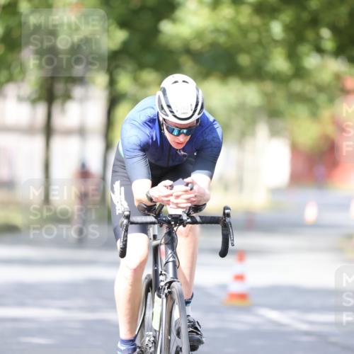 11.08.2024 - GEWOBA Citytriathlon Bremen H.Heesch http://msf.ph/oto/6772012 11.08.2024 11:36:20 Radfahren 762, 818 meine-sportfotos.de