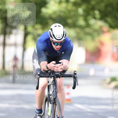 11.08.2024 - GEWOBA Citytriathlon Bremen H.Heesch http://msf.ph/oto/6772017 11.08.2024 11:36:20 Radfahren 762, 818 meine-sportfotos.de