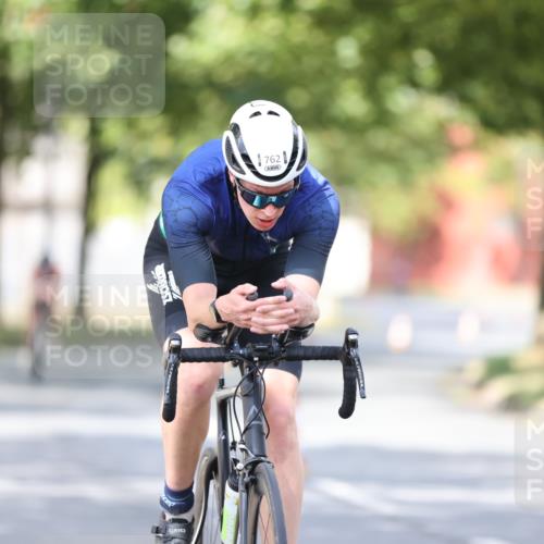 11.08.2024 - GEWOBA Citytriathlon Bremen H.Heesch http://msf.ph/oto/6772019 11.08.2024 11:36:20 Radfahren 762, 818 meine-sportfotos.de