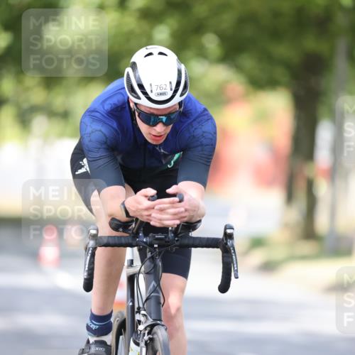 11.08.2024 - GEWOBA Citytriathlon Bremen H.Heesch http://msf.ph/oto/6772026 11.08.2024 11:36:20 Radfahren 762, 818 meine-sportfotos.de