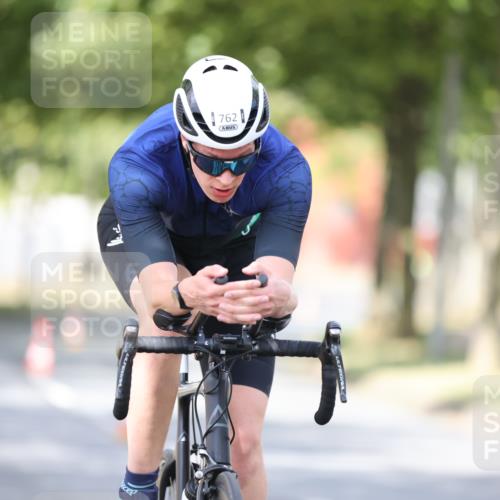 11.08.2024 - GEWOBA Citytriathlon Bremen H.Heesch http://msf.ph/oto/6772028 11.08.2024 11:36:20 Radfahren 762, 818 meine-sportfotos.de