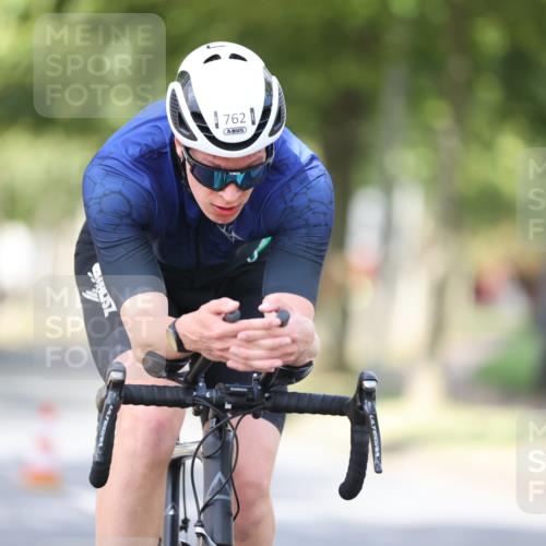 11.08.2024 - GEWOBA Citytriathlon Bremen H.Heesch http://msf.ph/oto/6772031 11.08.2024 11:36:20 Radfahren 762, 818 meine-sportfotos.de