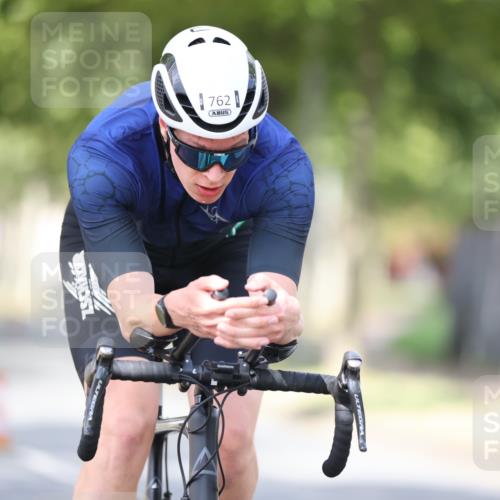 11.08.2024 - GEWOBA Citytriathlon Bremen H.Heesch http://msf.ph/oto/6772034 11.08.2024 11:36:21 Radfahren 762, 818 meine-sportfotos.de