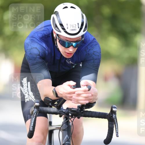 11.08.2024 - GEWOBA Citytriathlon Bremen H.Heesch http://msf.ph/oto/6772037 11.08.2024 11:36:21 Radfahren 762, 818 meine-sportfotos.de