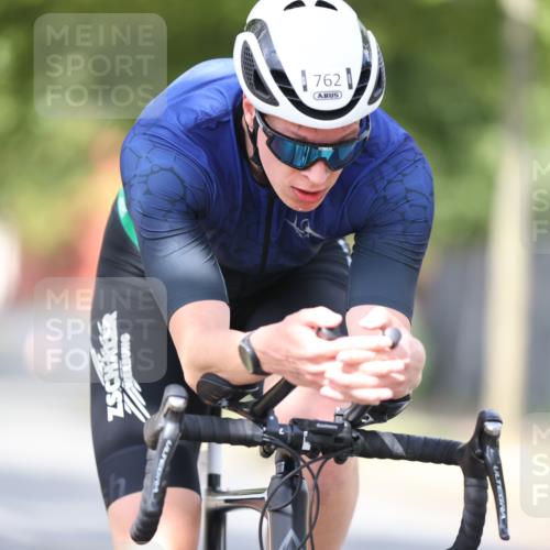 11.08.2024 - GEWOBA Citytriathlon Bremen H.Heesch http://msf.ph/oto/6772040 11.08.2024 11:36:21 Radfahren 762, 818 meine-sportfotos.de