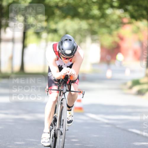 11.08.2024 - GEWOBA Citytriathlon Bremen H.Heesch http://msf.ph/oto/6772045 11.08.2024 11:36:23 Radfahren 762, 818 meine-sportfotos.de