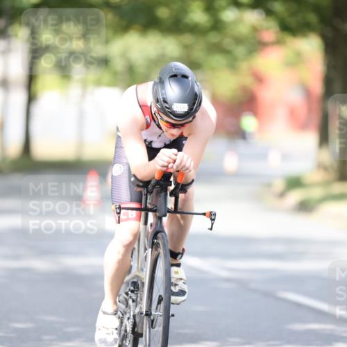 11.08.2024 - GEWOBA Citytriathlon Bremen H.Heesch http://msf.ph/oto/6772053 11.08.2024 11:36:24 Radfahren 762, 818, 917 meine-sportfotos.de