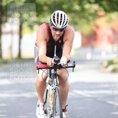 11.08.2024 - GEWOBA Citytriathlon Bremen H.Heesch http://msf.ph/oto/6772092 11.08.2024 11:36:37 Radfahren 794, 818, 917 meine-sportfotos.de