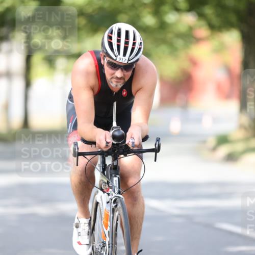 11.08.2024 - GEWOBA Citytriathlon Bremen H.Heesch http://msf.ph/oto/6772095 11.08.2024 11:36:37 Radfahren 794, 818, 917 meine-sportfotos.de