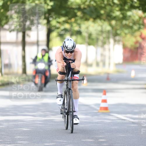 11.08.2024 - GEWOBA Citytriathlon Bremen H.Heesch http://msf.ph/oto/6772138 11.08.2024 11:36:49 Radfahren 794, 917 meine-sportfotos.de