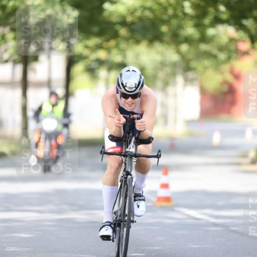 11.08.2024 - GEWOBA Citytriathlon Bremen H.Heesch http://msf.ph/oto/6772158 11.08.2024 11:36:49 Radfahren 794, 917 meine-sportfotos.de