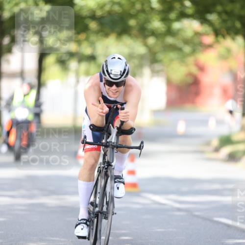 11.08.2024 - GEWOBA Citytriathlon Bremen H.Heesch http://msf.ph/oto/6772163 11.08.2024 11:36:49 Radfahren 794, 917 meine-sportfotos.de