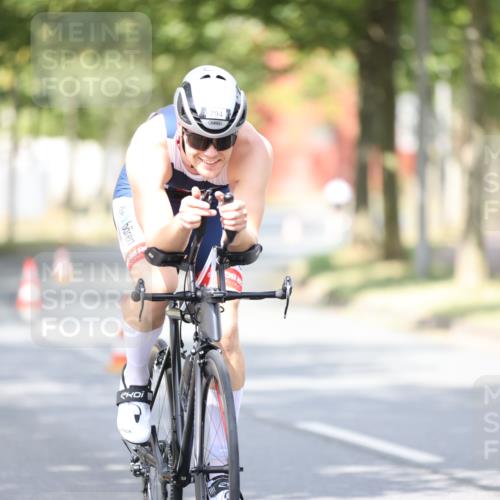 11.08.2024 - GEWOBA Citytriathlon Bremen H.Heesch http://msf.ph/oto/6772178 11.08.2024 11:36:49 Radfahren 794, 917 meine-sportfotos.de