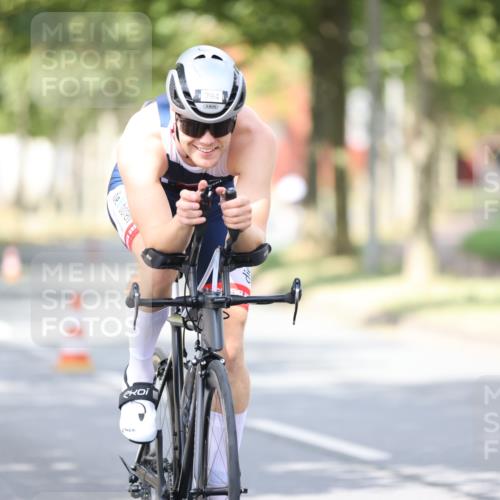 11.08.2024 - GEWOBA Citytriathlon Bremen H.Heesch http://msf.ph/oto/6772183 11.08.2024 11:36:49 Radfahren 794, 917 meine-sportfotos.de