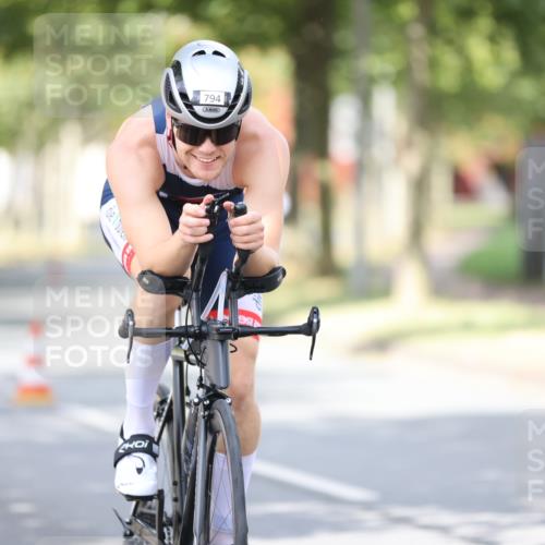 11.08.2024 - GEWOBA Citytriathlon Bremen H.Heesch http://msf.ph/oto/6772186 11.08.2024 11:36:50 Radfahren 794 meine-sportfotos.de
