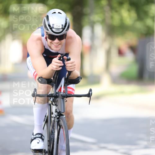 11.08.2024 - GEWOBA Citytriathlon Bremen H.Heesch http://msf.ph/oto/6772189 11.08.2024 11:36:50 Radfahren 794 meine-sportfotos.de