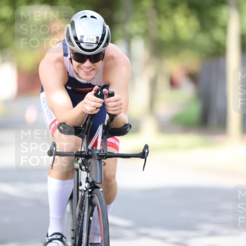 11.08.2024 - GEWOBA Citytriathlon Bremen H.Heesch http://msf.ph/oto/6772191 11.08.2024 11:36:50 Radfahren 794 meine-sportfotos.de