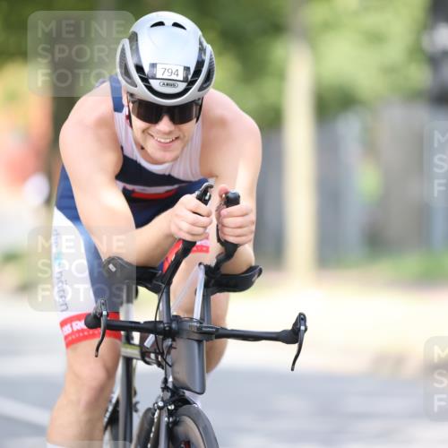 11.08.2024 - GEWOBA Citytriathlon Bremen H.Heesch http://msf.ph/oto/6772200 11.08.2024 11:36:50 Radfahren 794 meine-sportfotos.de