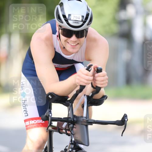 11.08.2024 - GEWOBA Citytriathlon Bremen H.Heesch http://msf.ph/oto/6772207 11.08.2024 11:36:50 Radfahren 794 meine-sportfotos.de