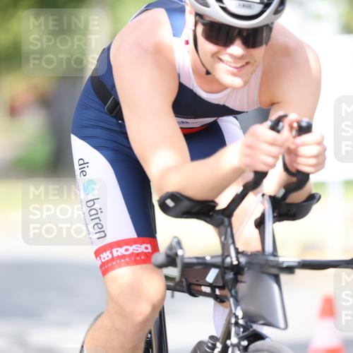 11.08.2024 - GEWOBA Citytriathlon Bremen H.Heesch http://msf.ph/oto/6772214 11.08.2024 11:36:50 Radfahren 794 meine-sportfotos.de