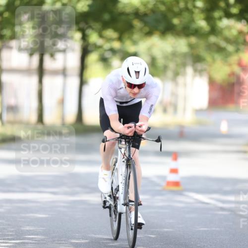 11.08.2024 - GEWOBA Citytriathlon Bremen H.Heesch http://msf.ph/oto/6772221 11.08.2024 11:37:26 Radfahren 844 meine-sportfotos.de