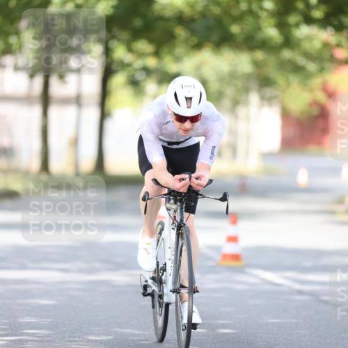 11.08.2024 - GEWOBA Citytriathlon Bremen H.Heesch http://msf.ph/oto/6772224 11.08.2024 11:37:26 Radfahren 844 meine-sportfotos.de