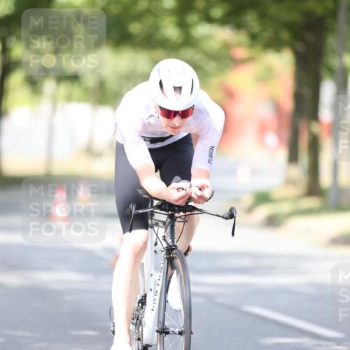 11.08.2024 - GEWOBA Citytriathlon Bremen H.Heesch http://msf.ph/oto/6772241 11.08.2024 11:37:26 Radfahren 844 meine-sportfotos.de