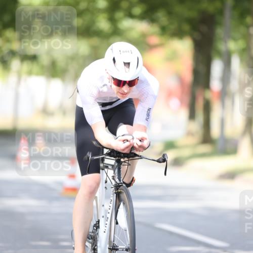11.08.2024 - GEWOBA Citytriathlon Bremen H.Heesch http://msf.ph/oto/6772244 11.08.2024 11:37:26 Radfahren 844 meine-sportfotos.de