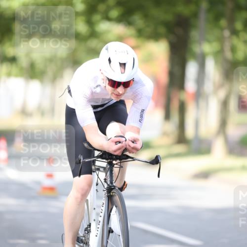 11.08.2024 - GEWOBA Citytriathlon Bremen H.Heesch http://msf.ph/oto/6772247 11.08.2024 11:37:26 Radfahren 844 meine-sportfotos.de
