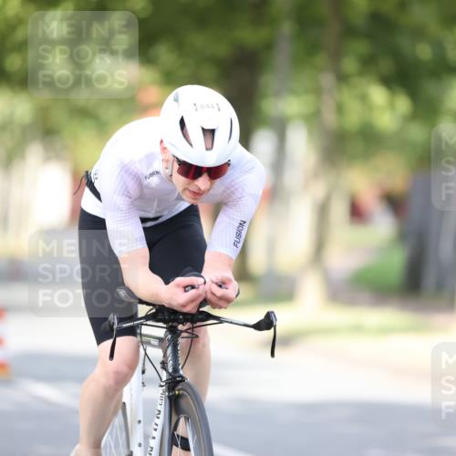 11.08.2024 - GEWOBA Citytriathlon Bremen H.Heesch http://msf.ph/oto/6772252 11.08.2024 11:37:27 Radfahren 844 meine-sportfotos.de