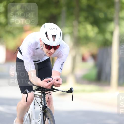 11.08.2024 - GEWOBA Citytriathlon Bremen H.Heesch http://msf.ph/oto/6772255 11.08.2024 11:37:27 Radfahren 844 meine-sportfotos.de