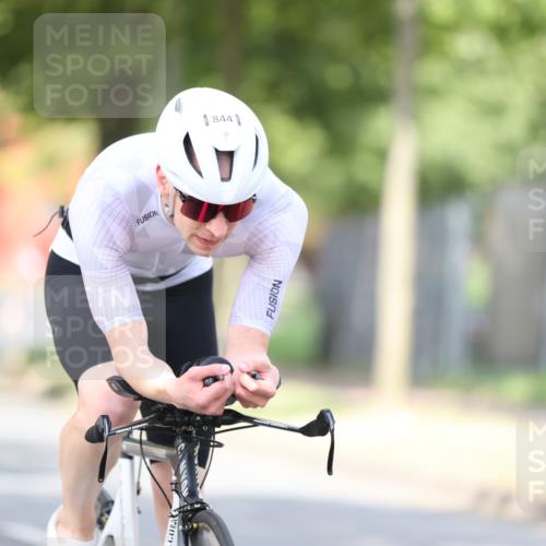 11.08.2024 - GEWOBA Citytriathlon Bremen H.Heesch http://msf.ph/oto/6772261 11.08.2024 11:37:27 Radfahren 844 meine-sportfotos.de