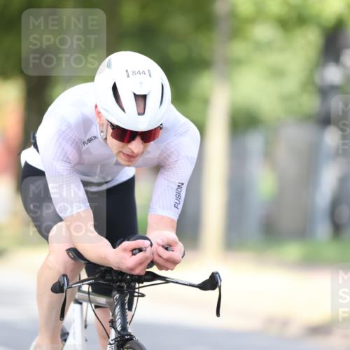 11.08.2024 - GEWOBA Citytriathlon Bremen H.Heesch http://msf.ph/oto/6772264 11.08.2024 11:37:27 Radfahren 844 meine-sportfotos.de
