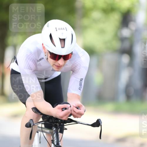 11.08.2024 - GEWOBA Citytriathlon Bremen H.Heesch http://msf.ph/oto/6772267 11.08.2024 11:37:27 Radfahren 844 meine-sportfotos.de