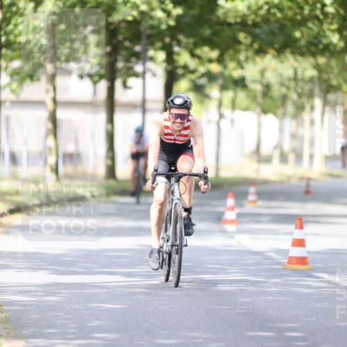11.08.2024 - GEWOBA Citytriathlon Bremen H.Heesch http://msf.ph/oto/6772273 11.08.2024 11:37:39 Radfahren 844, 856, 898 meine-sportfotos.de
