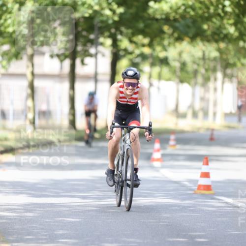 11.08.2024 - GEWOBA Citytriathlon Bremen H.Heesch http://msf.ph/oto/6772279 11.08.2024 11:37:39 Radfahren 844, 856, 898 meine-sportfotos.de
