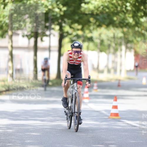 11.08.2024 - GEWOBA Citytriathlon Bremen H.Heesch http://msf.ph/oto/6772285 11.08.2024 11:37:39 Radfahren 844, 856, 898 meine-sportfotos.de