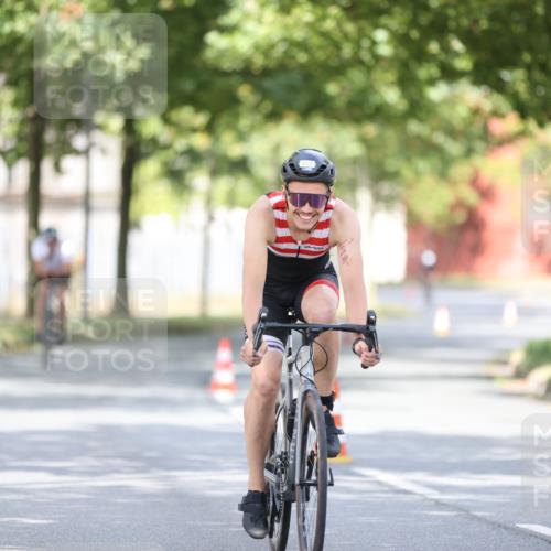11.08.2024 - GEWOBA Citytriathlon Bremen H.Heesch http://msf.ph/oto/6772288 11.08.2024 11:37:40 Radfahren 751, 856, 898 meine-sportfotos.de