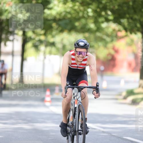 11.08.2024 - GEWOBA Citytriathlon Bremen H.Heesch http://msf.ph/oto/6772294 11.08.2024 11:37:40 Radfahren 751, 856, 898 meine-sportfotos.de