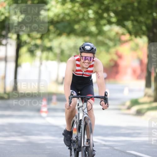 11.08.2024 - GEWOBA Citytriathlon Bremen H.Heesch http://msf.ph/oto/6772296 11.08.2024 11:37:40 Radfahren 751, 856, 898 meine-sportfotos.de